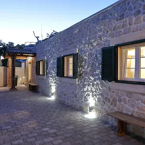  Ferienhaus Stone Fantasy